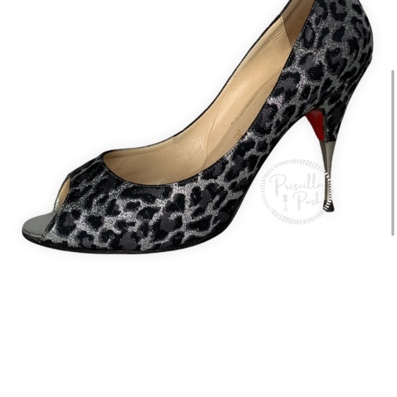 Christian Louboutin 'Yoyospina' Giaguaro Peep Toe Pumps Silver Metallic Leopard - Picture 8 of 10